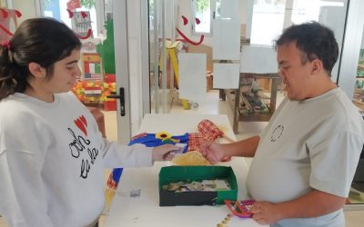 Compramos en la tienda de disfraces