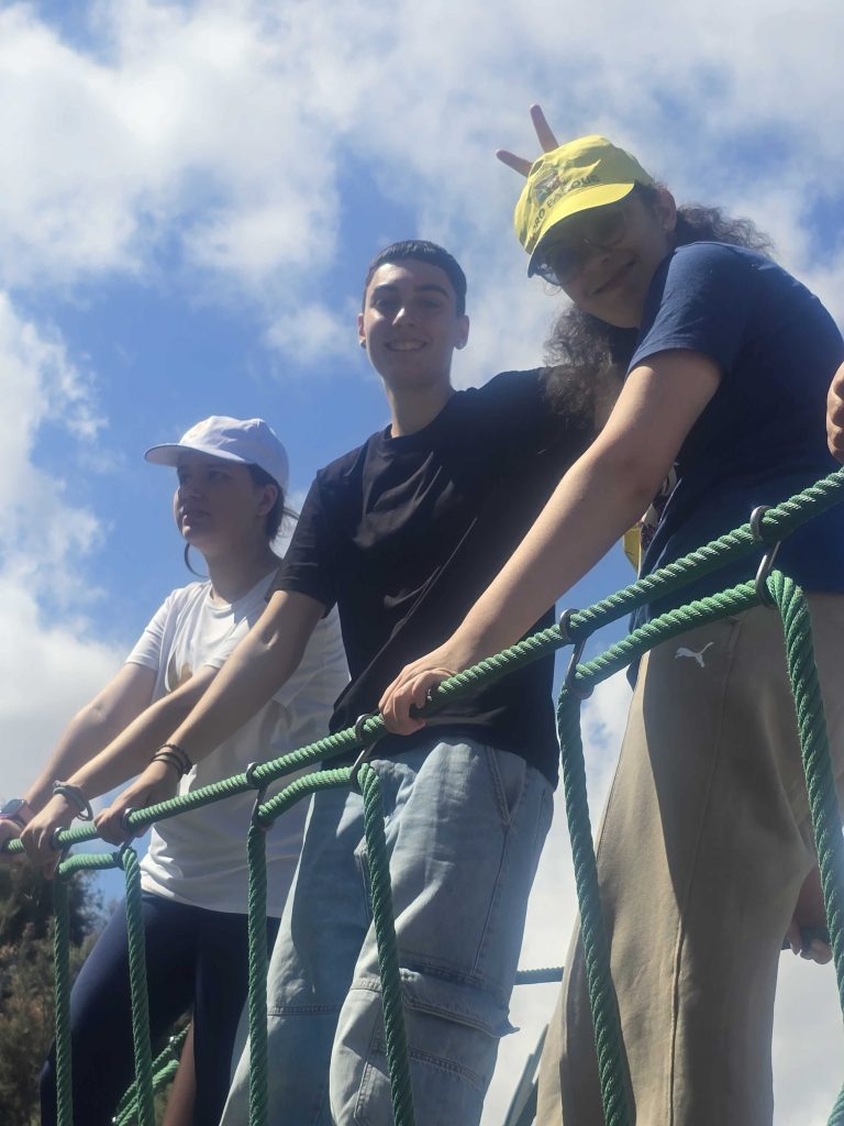 20251030_121000-768x1024