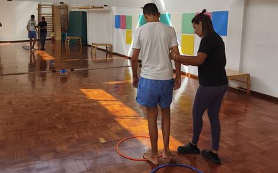 Primaria en Educación Física con los aros