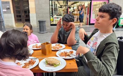Las Unidades TEA desayunan en Triana